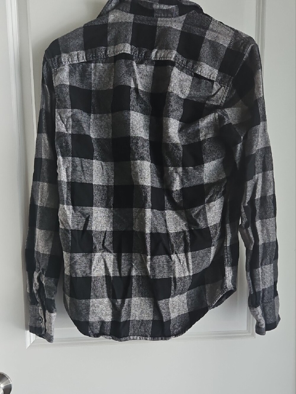 American Eagle Outfitters Men’s Black and Gray Buffalo Check Button-Down Shirt - Picture 3 of 3